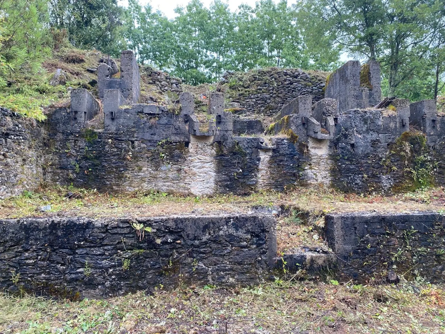 Vestígios da antiga lavaria da Mina do Romano